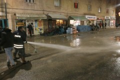 Ağrı Diyadin'de Belediye Ekipleri Tazyikli Suyla Cadde ve Sokakları Temizledi
