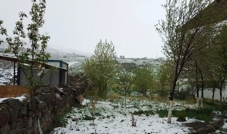 Aksaray'da Aniden Düşen Sıcaklık ve Yağışlar Sonucunda Yüksek Kesimlere Kar Yağdı