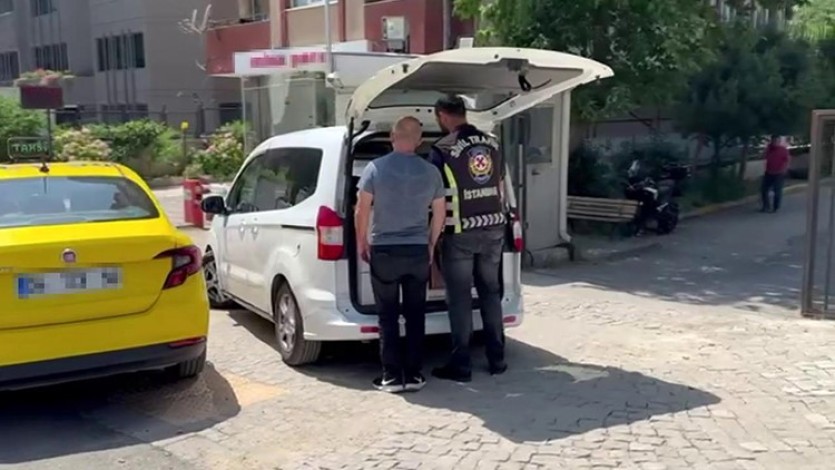 Ataşehir’de yolculara küfür yağdıran taksici yakalandı