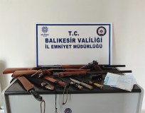 Balıkesir'de Tefecilik Operasyonu: Şüpheli Yakalandı, Silah ve Belgeler Ele Geçirildi