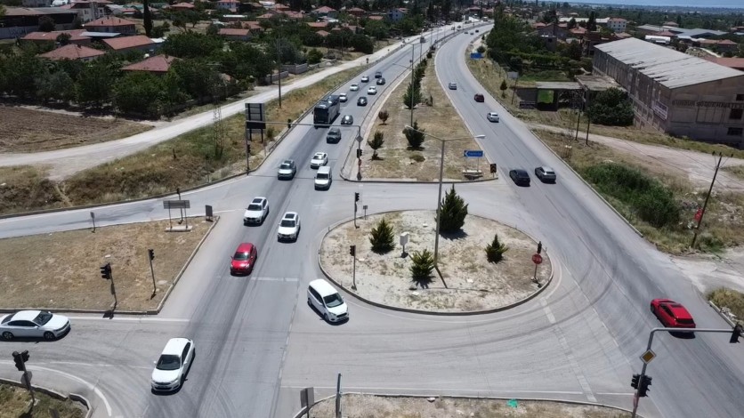 Bayram tatili sonrasında Antalya ve Fethiye yollarının bağlantı noktası olan Burdur’da trafik yoğunluğu oluştu