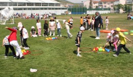 Çocuk şenliğinde doyasıya eğlendiler