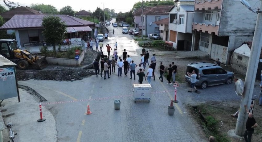 Doğalgaz için yolu trafiğe kapatan köyüler vali ile görüştü