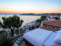 Ege’nin İncisi Çeşme’de Konaklama Rehberi: En İyi Oteller ve Tatil Önerileri