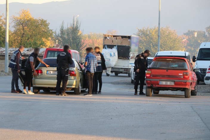 Erzincan’da 43 yıl 6 ay hapis cezası bulunan 7 şahıs yakalandı