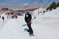 Erzincan'da Takım Elbiseli Snowboard Keyfi: Ergan Dağı'nda Renkli Bir Sonbahar Gösterisi