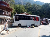 Freni boşalan tur otobüsü dehşet saçtı: 4'ü ağır çok sayıda yaralı