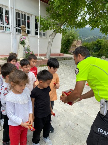 Hatay'da polisten öğrencilere trafik eğitimi