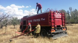 Isparta'da meyve bahçesinde çıkan yangında ağaçlar ve samanlar kül oldu