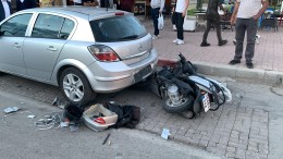 Karaman'da park halindeki otomobile çarpan motosiklet parçalandı: 1 yaralı