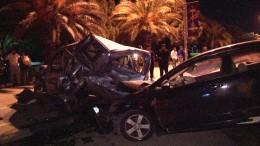 Kartal'da aşırı hız yapan sürücü park halindeki araçlara çarptı: 1 yaralı