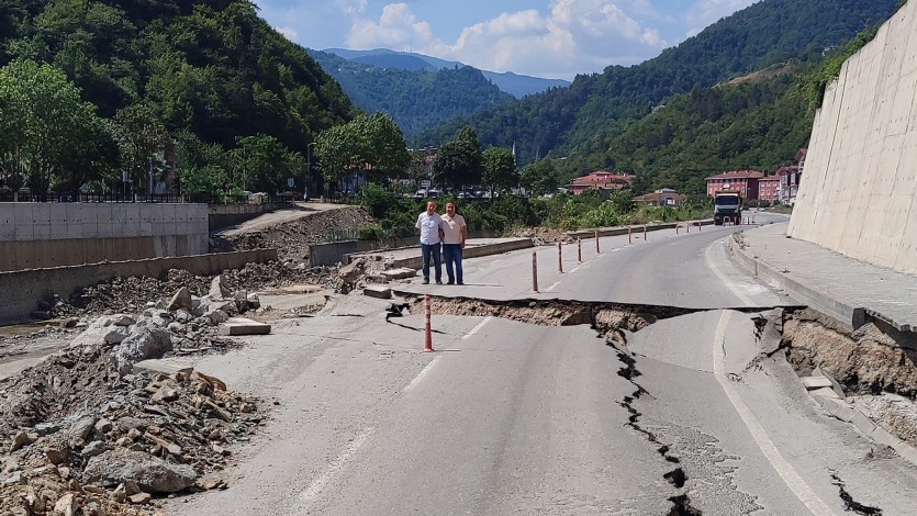 Kastamonu'da yol çöktü