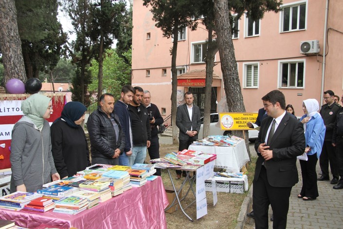 Kula’da toplanan kitaplar depremzede öğrencilere ulaştırılacak