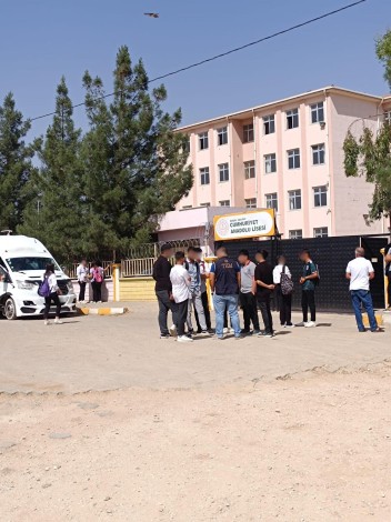 Mardin’de polis ekipleri tarafından okul çevreleri ve servis araçları denetlendi