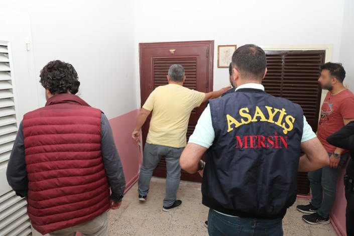 Mersin'de aranan şahıslara operasyon: 95 gözaltı