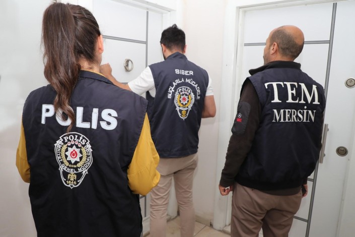 Mersin'de müstehcen yayın operasyonu: 10 gözaltı