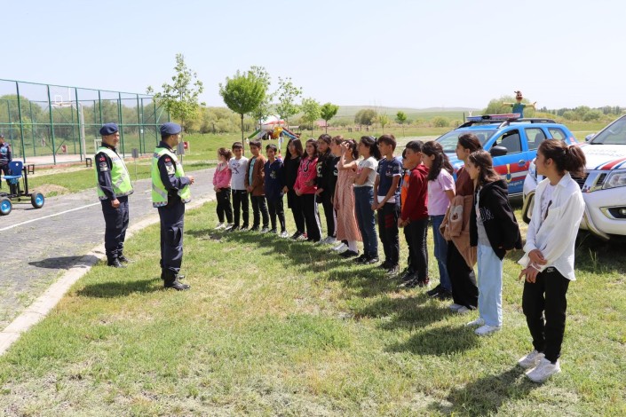 Muş’ta çocuklara trafik eğitimi verildi