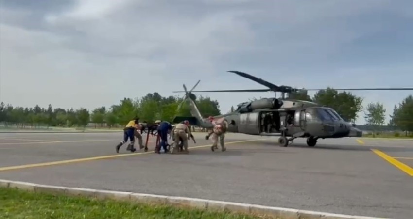 Pancar toplarken yılan soktu, askeri helikopterle sağlık ekiplerine teslim edildi