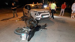 Samsun'da motosiklet ile otomobil çarpıştı: 1'i ağır 2 yaralı