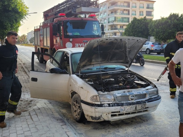 Seyir halendeyken yanan otomobil söndürüldü