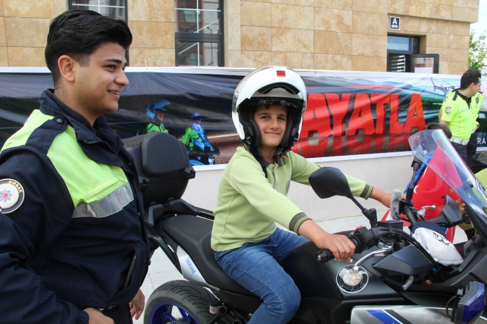 Şırnak’ta öğrenciler trafik haftasını emniyet müdürlüğünde kutladı