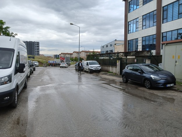 Sürekli trafik kazalarının yaşandığı yol çevre halkını tedirgin ediyor