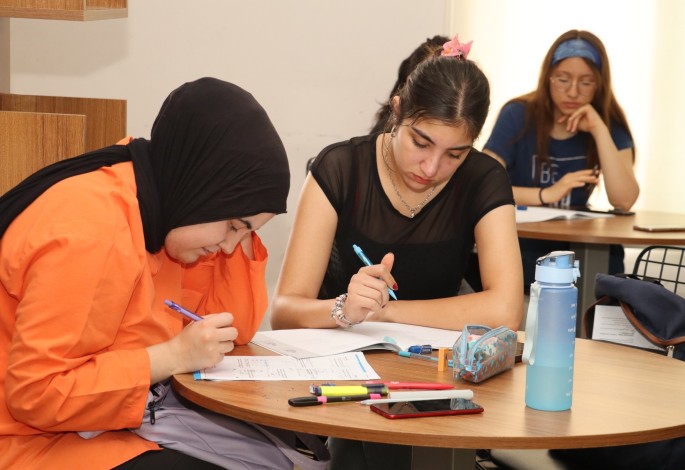 Toroslar'da sınava hazırlanan öğrencilere etüt desteği