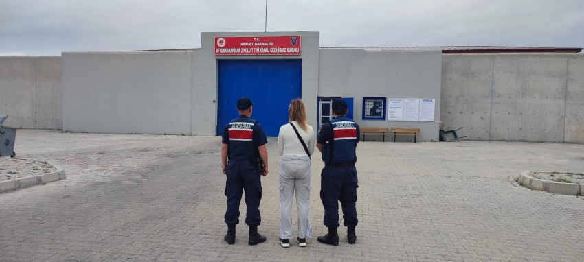 Uyuşturucu suçlarından aranan 2 şahıs jandarma tarafından yakalandı