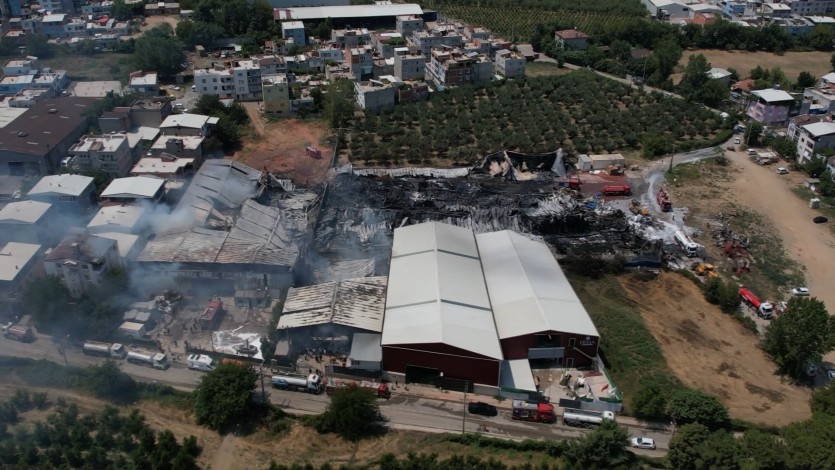 Yanan fabrikalar havadan dron ile görüntülendi